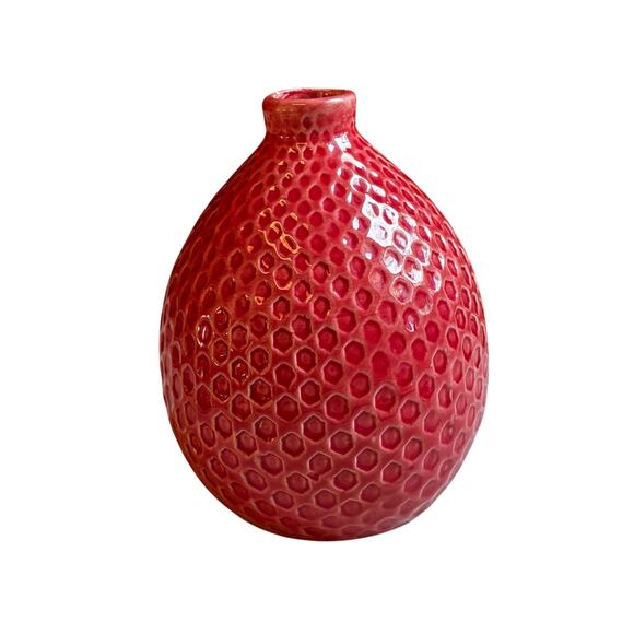 Textured red ceramic bud vase honeycomb small ovoid shape porcelain 4.5" tall - Picture 7 of 7